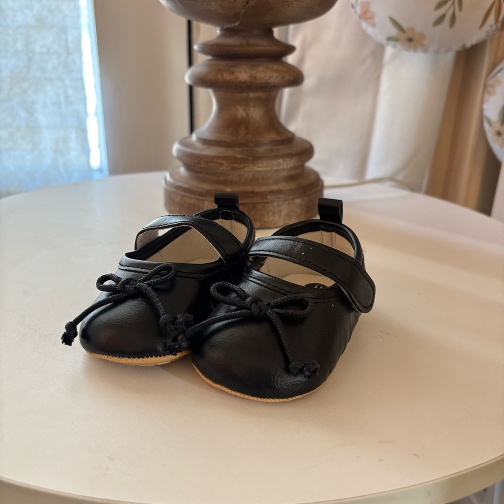 Black Baby Shoes with Bow - Picture 2 of 5